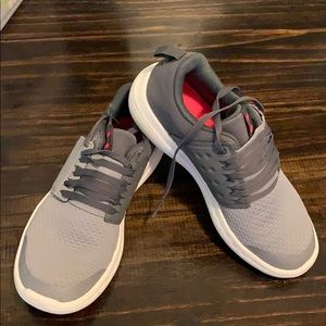 Girls under armour tennis shoes